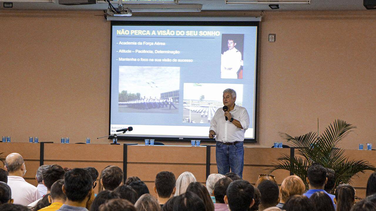 Em visita à região, ex-ministro e Astronauta Marcos Pontes realiza palestra no Univem
