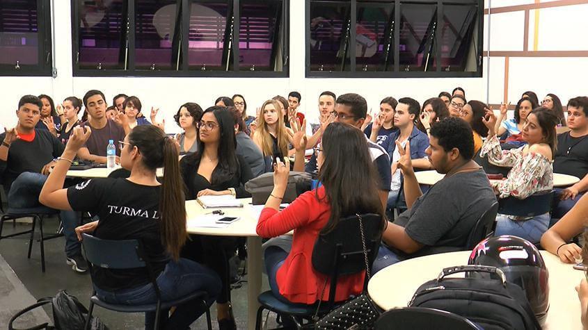 Estão abertas as inscrições para novas turmas de Libras do UNIVEM