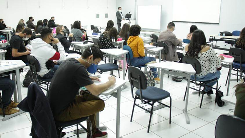 Alunos do UNIVEM voltam às aulas presenciais